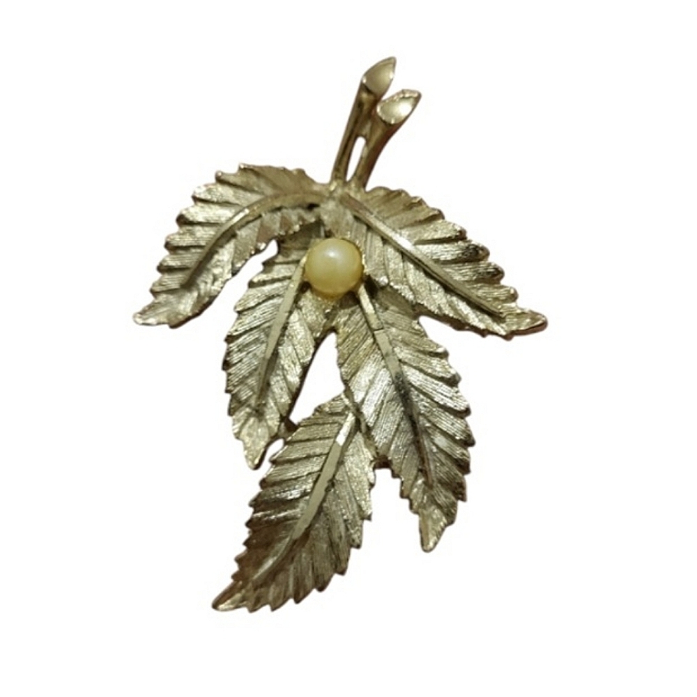 🍃 VTG Leaves with Pearl Brooch 🍃